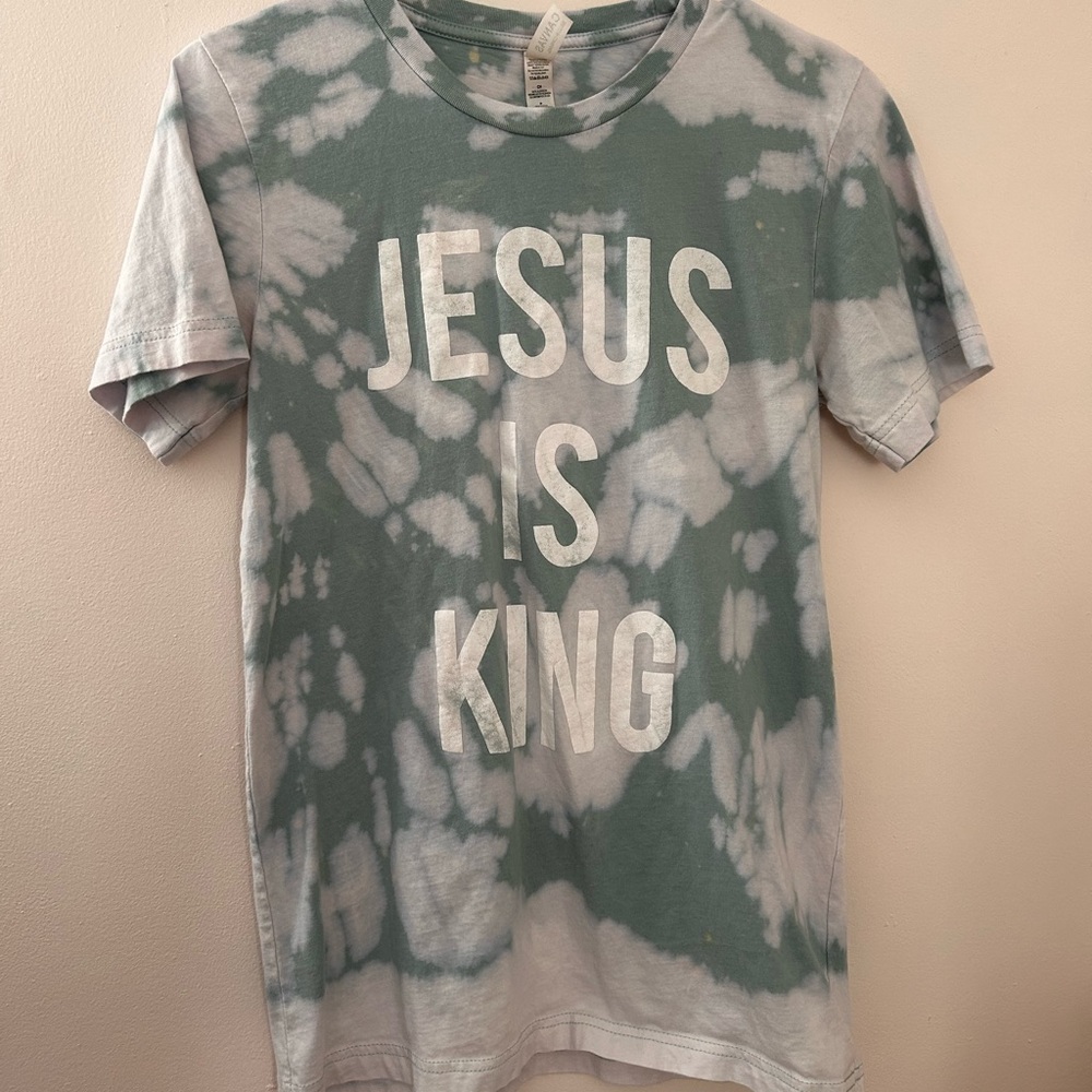 Light Green and White ~JESUS IS KING~ T-Shirt ✝️